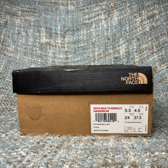 The North Face Youth Back-To-Berkeley Waterproof Hiker in TNF Black/Griffin Grey - Picture 10 of 10
